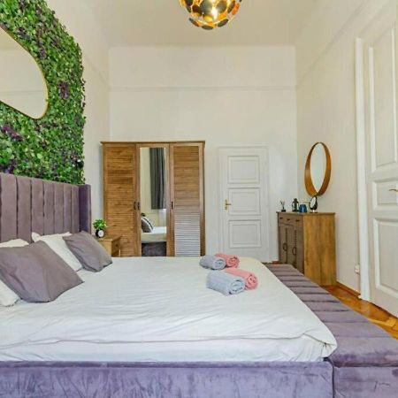 Luxury Apartment By The Famous Vaci Street ブダペスト エクステリア 写真