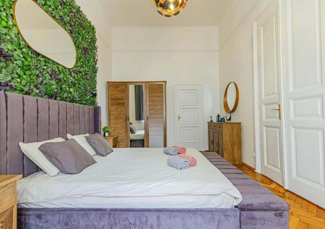 Luxury Apartment By The Famous Vaci Street ブダペスト エクステリア 写真