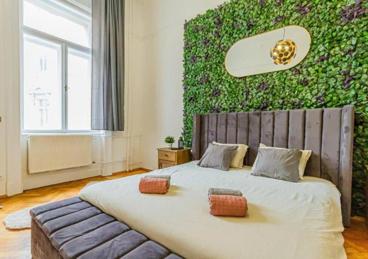 Luxury Apartment By The Famous Vaci Street ブダペスト エクステリア 写真