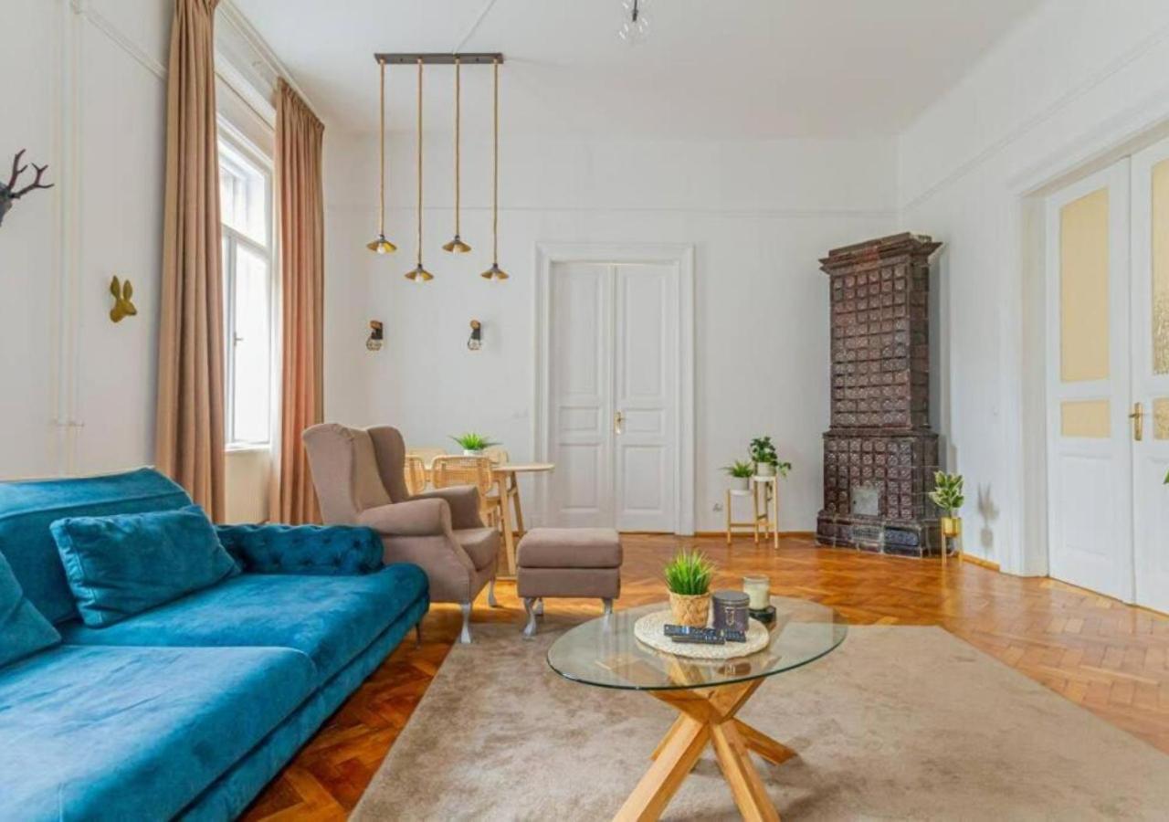 Luxury Apartment By The Famous Vaci Street ブダペスト エクステリア 写真