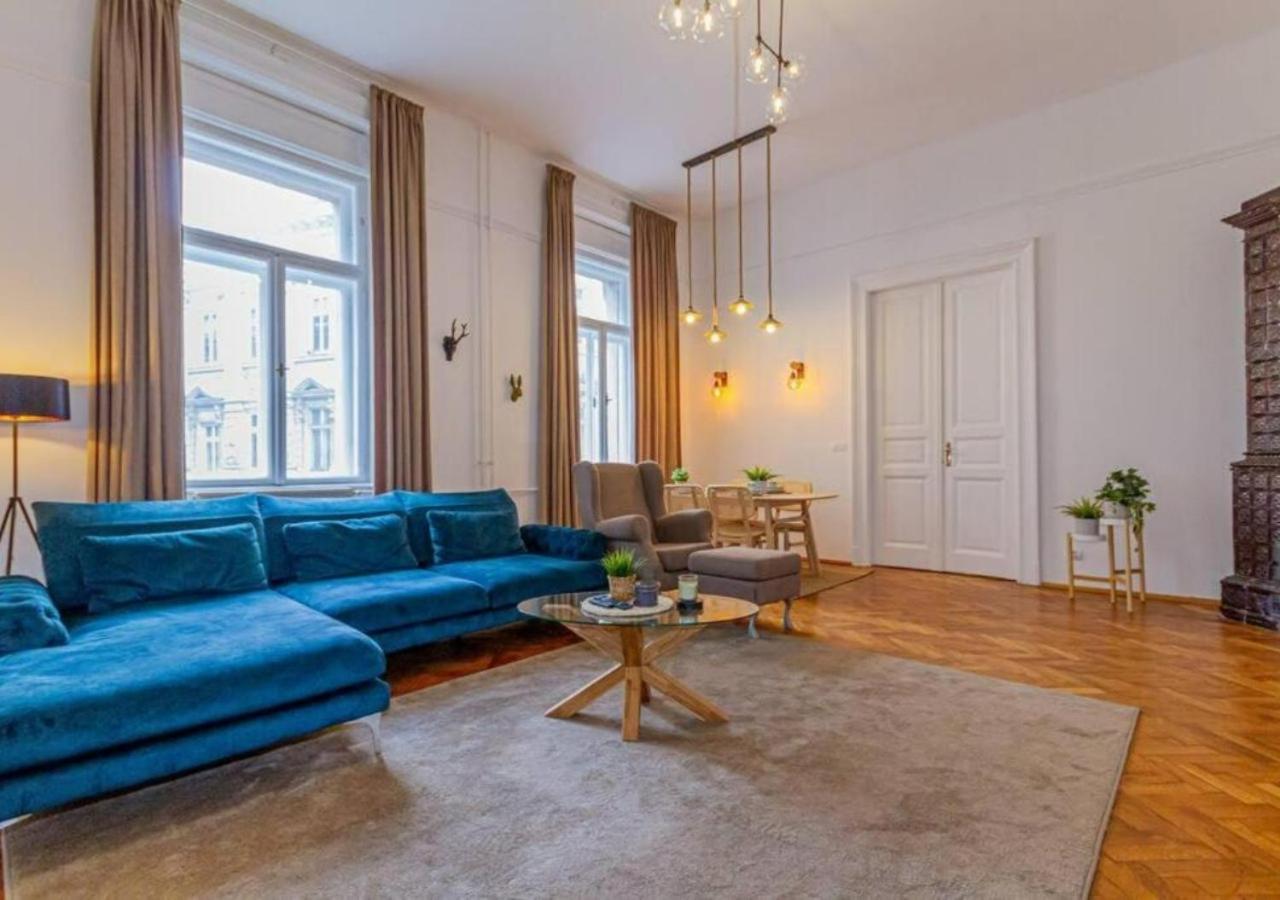 Luxury Apartment By The Famous Vaci Street ブダペスト エクステリア 写真