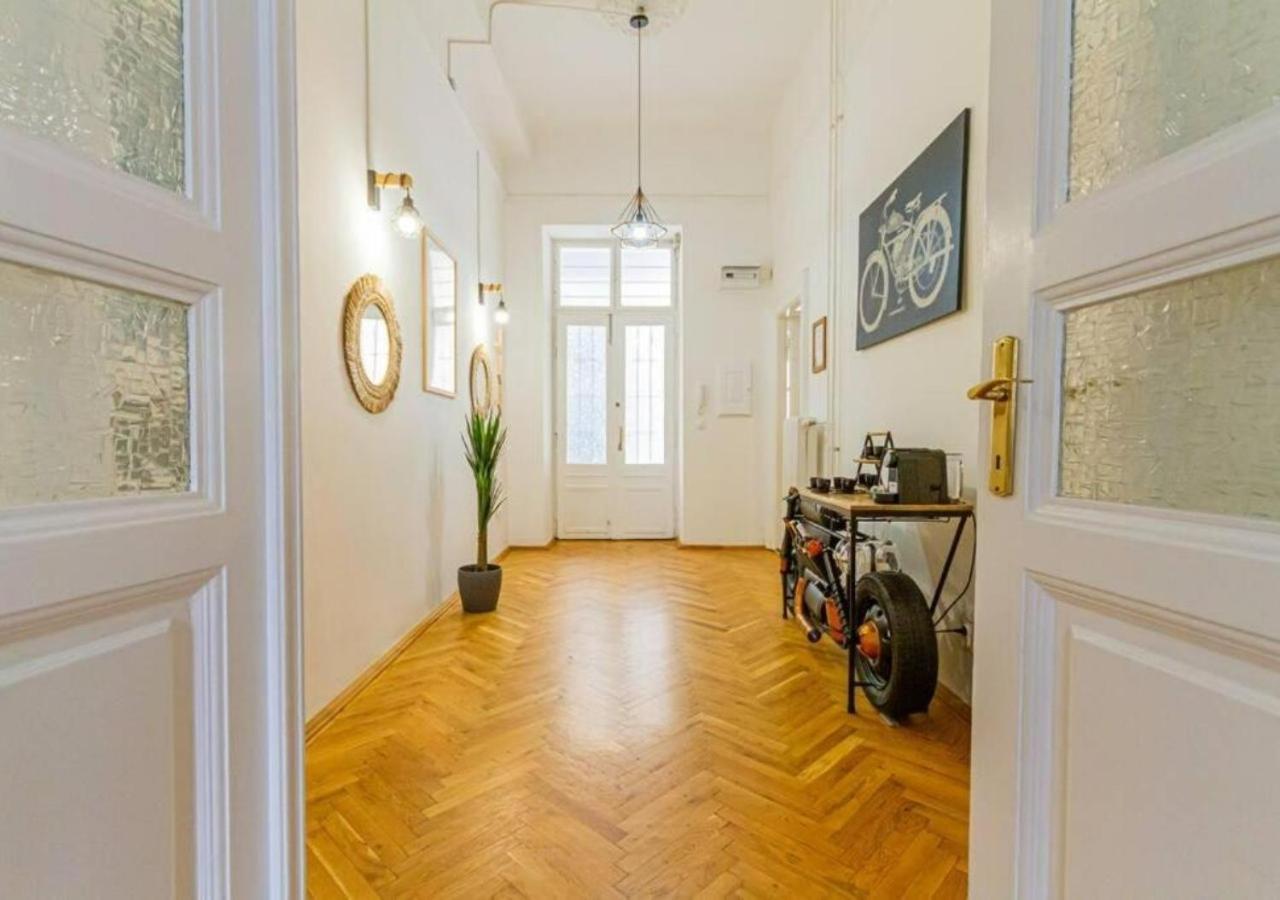 Luxury Apartment By The Famous Vaci Street ブダペスト エクステリア 写真