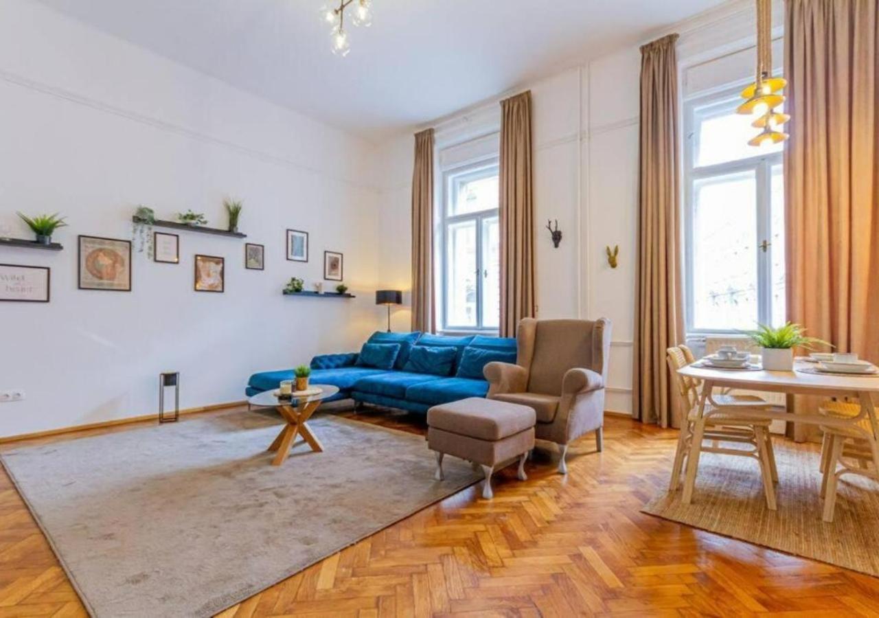Luxury Apartment By The Famous Vaci Street ブダペスト エクステリア 写真